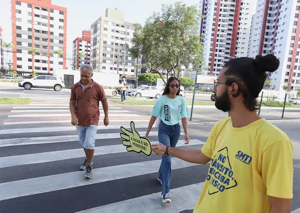 Campanha educativa segue orientando pedestres e condutores nos corredores de ônibus - SMTT Aracaju